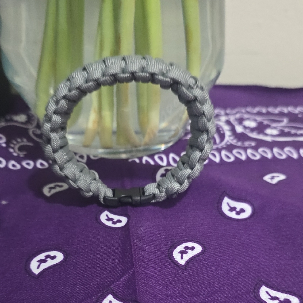 Braided Paracord Bracelet in Light Gray